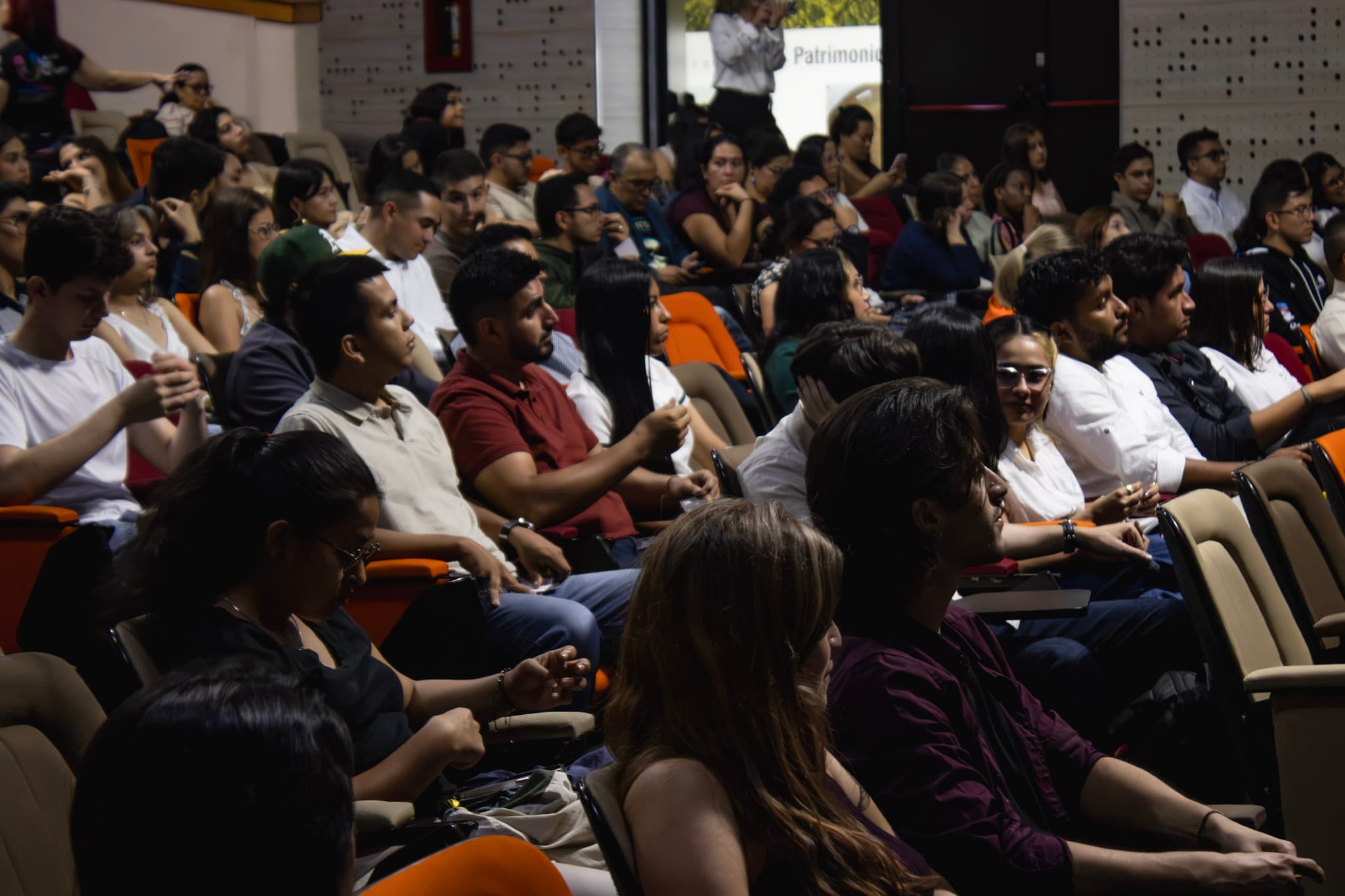 Asistentes en una conferencia de la Convención